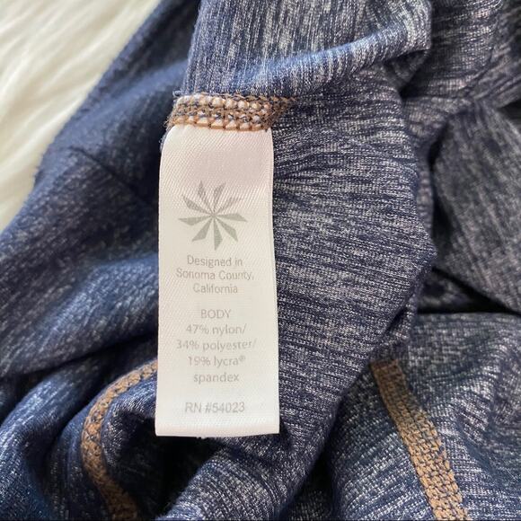 Athleta Chaturanga Quest Capri Legging Size XS EUC Heathered Blue Gray 212387 - Picture 7 of 12